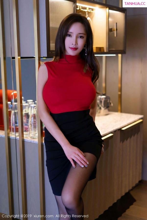 周妍希 奶瓶土肥圆 [XIUREN]高清写真图 2019.10.17 奶瓶土肥圆矮挫丑黑穷第6张图片